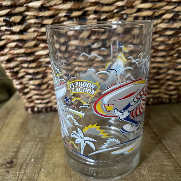 One Mc Donald's Disney Remember the Magic 25th Anniversary Goofy Glass / Tumbler - Picture 3 of 8